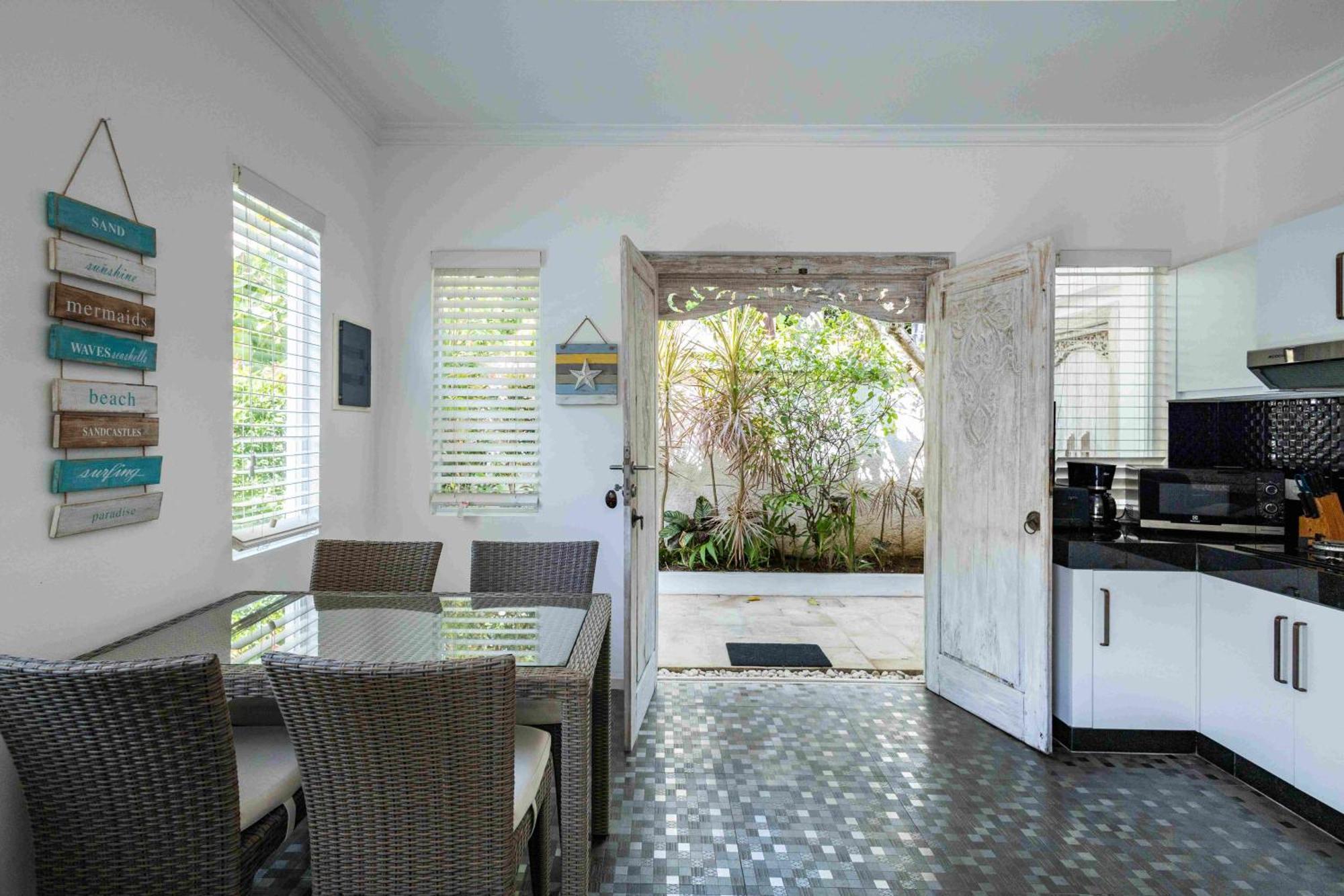 Charming, Villa Sofie - Central Sanur With Refreshing Pool Kültér fotó